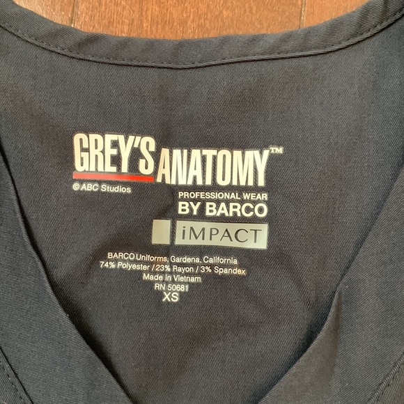 Grey’s Anatomy Scrub Top - Picture 2 of 2